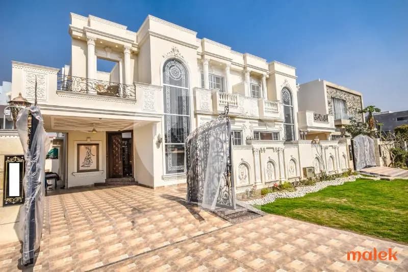 Luxury 5-Bedroom Home For Sale in Master City Gujranwala